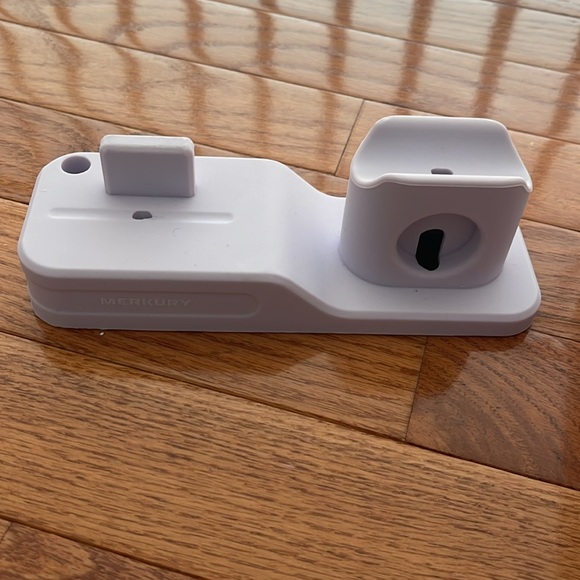 Merkury 3 In 1 Device Charging Stand compatible Apple products - Picture 2 of 3